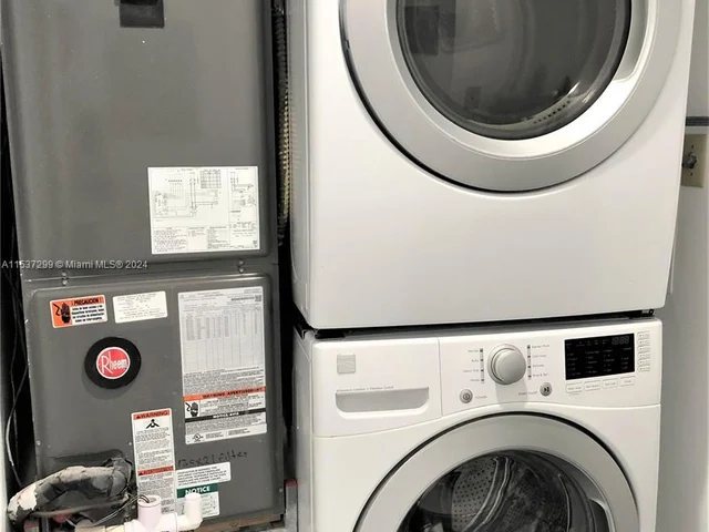 8033 Lake Dr # 203, Doral FL 33166