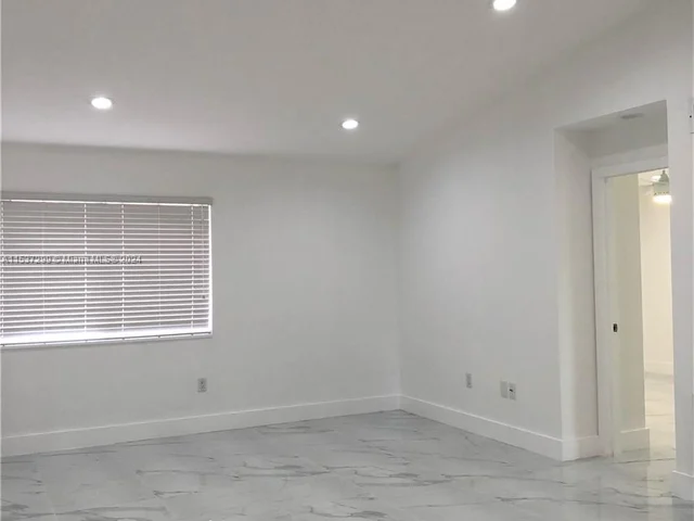 8033 Lake Dr # 203, Doral FL 33166