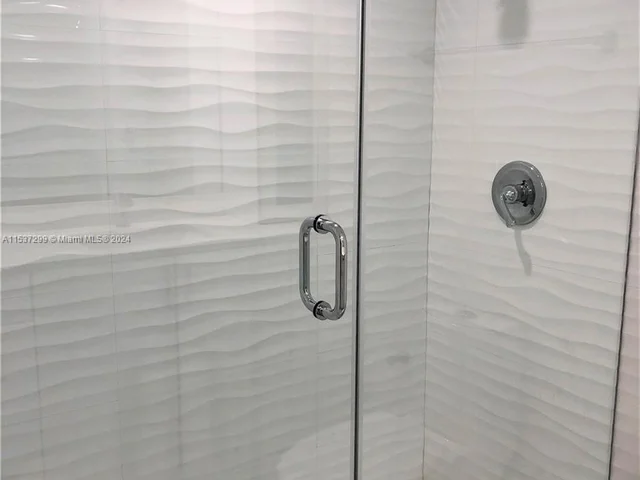 8033 Lake Dr # 203, Doral FL 33166