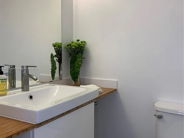 1020 Meridian Ave # 806, Miami Beach FL 33139