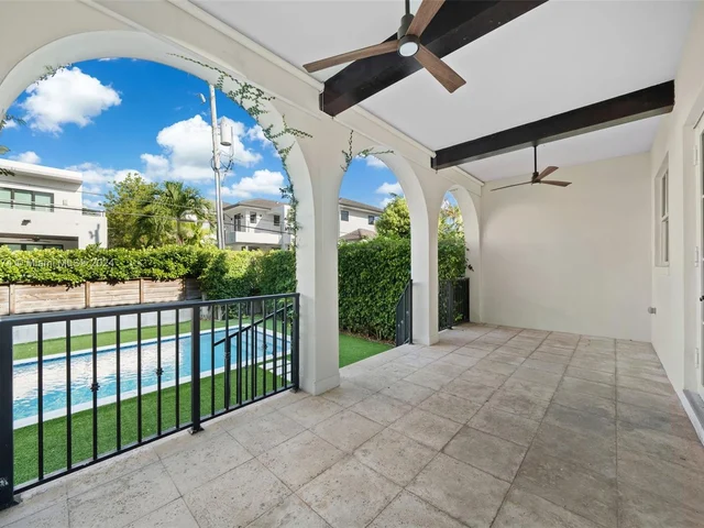 464 Fernwood Rd, Key Biscayne FL 33149