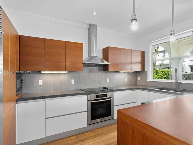 464 Fernwood Rd, Key Biscayne FL 33149