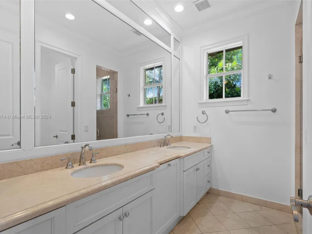 464 Fernwood Rd, Key Biscayne FL 33149