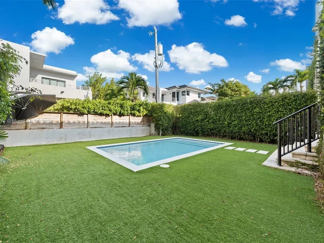 464 Fernwood Rd, Key Biscayne FL 33149