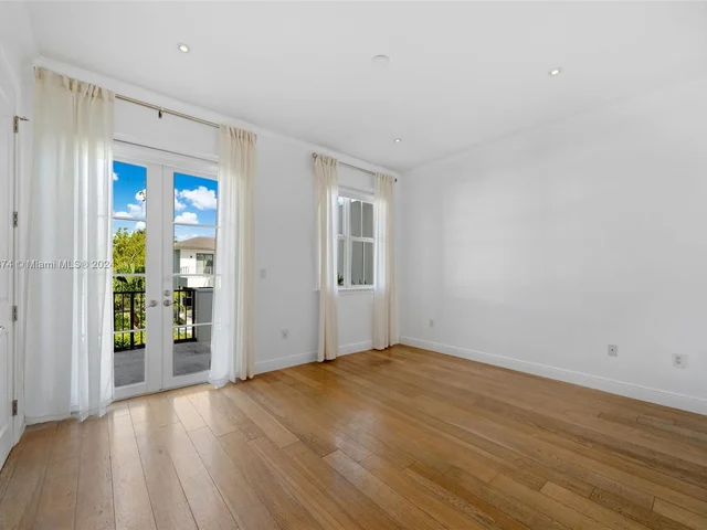 464 Fernwood Rd, Key Biscayne FL 33149