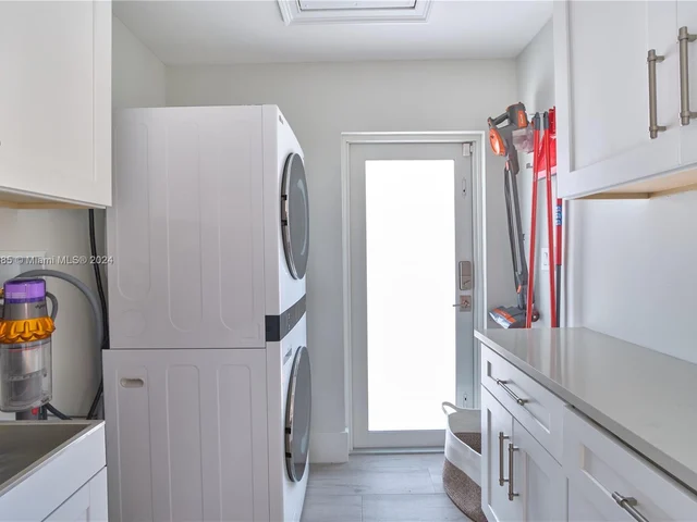 1601 SE 11th St, Fort Lauderdale FL 33316