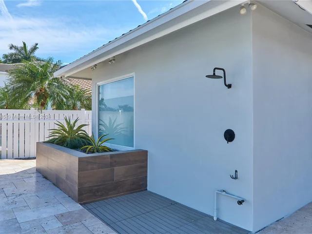 1601 SE 11th St, Fort Lauderdale FL 33316