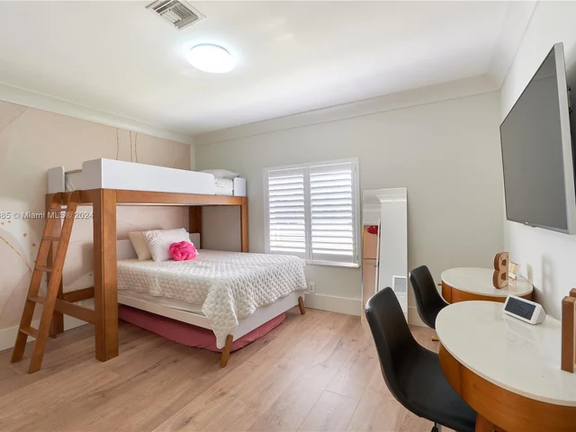 1601 SE 11th St, Fort Lauderdale FL 33316