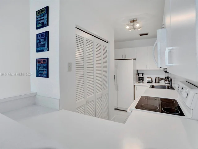 5445 Collins Ave # 14, Miami Beach FL 33140