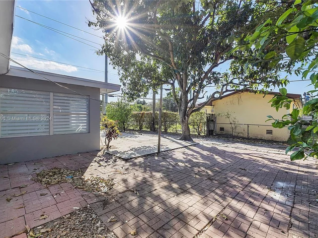 190 NE 173rd St, North Miami Beach FL 33162