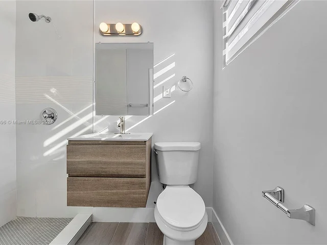 190 NE 173rd St, North Miami Beach FL 33162