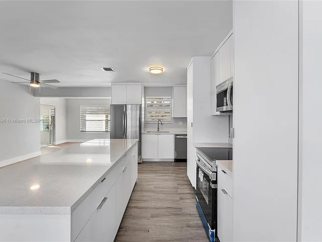 190 NE 173rd St, North Miami Beach FL 33162