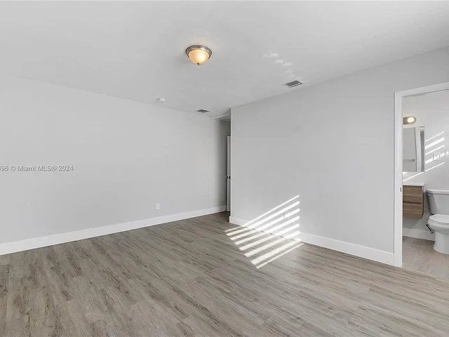 190 NE 173rd St, North Miami Beach FL 33162