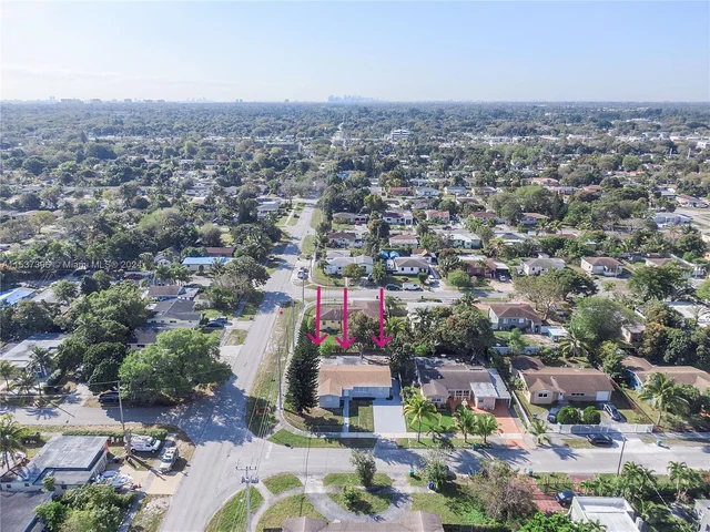 190 NE 173rd St, North Miami Beach FL 33162