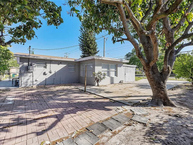 190 NE 173rd St, North Miami Beach FL 33162