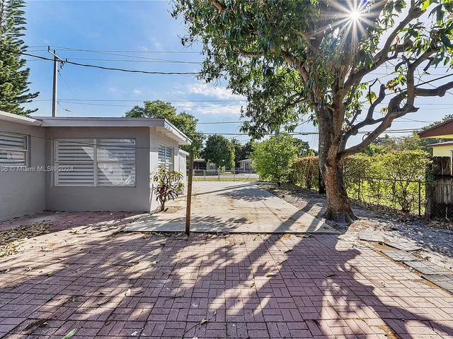 190 NE 173rd St, North Miami Beach FL 33162