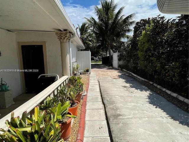 15 NW 197th St, Miami Gardens FL 33169