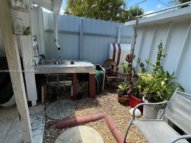 15 NW 197th St, Miami Gardens FL 33169