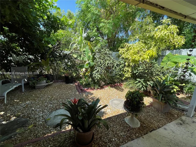 15 NW 197th St, Miami Gardens FL 33169