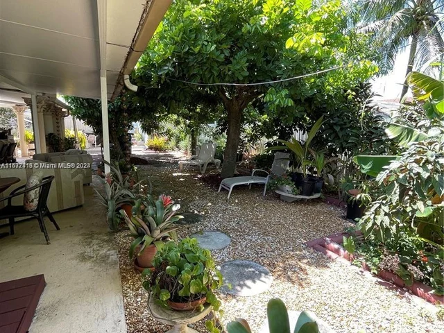 15 NW 197th St, Miami Gardens FL 33169