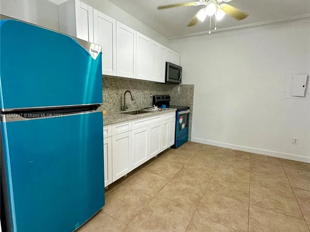 1773 NW 19th St, Miami FL 33125