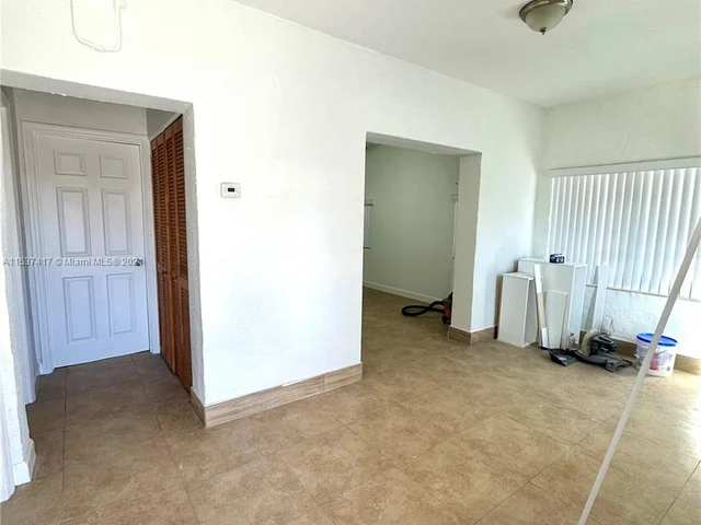 1773 NW 19th St, Miami FL 33125