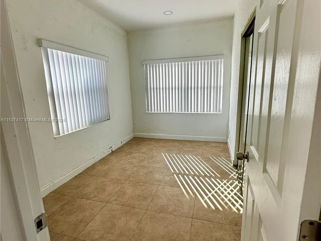 1773 NW 19th St, Miami FL 33125