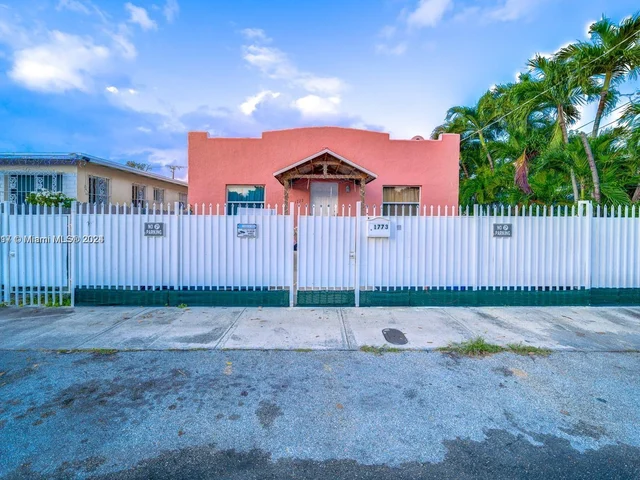 1773 NW 19th St, Miami FL 33125