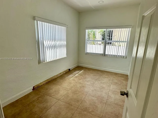 1773 NW 19th St, Miami FL 33125