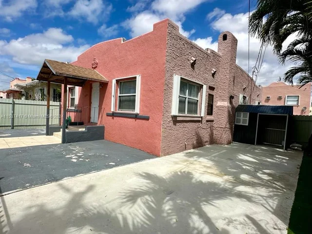 1773 NW 19th St, Miami FL 33125