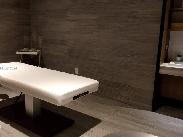 55 SW 9th St # 2608, Miami FL 33130