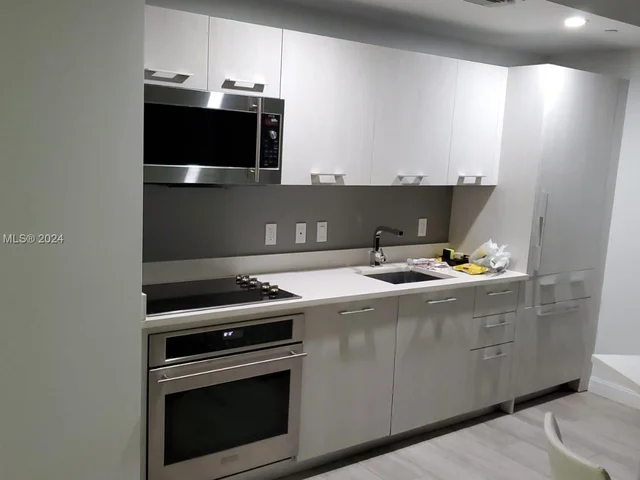 55 SW 9th St # 2608, Miami FL 33130