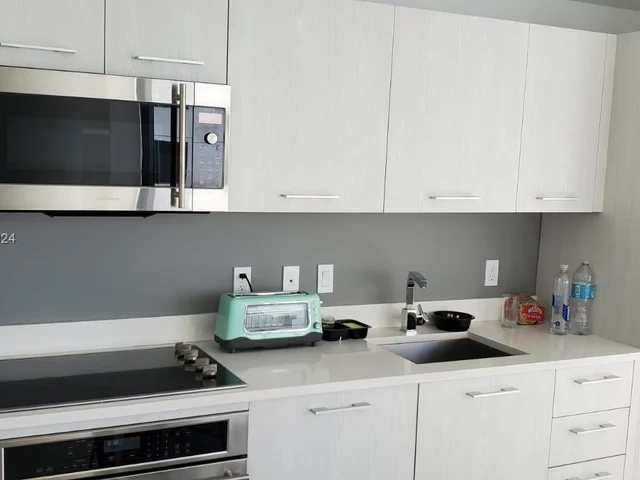 55 SW 9th St # 2608, Miami FL 33130