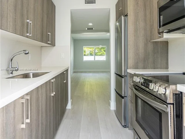 1850 S Treasure Dr # 2, North Bay Village FL 33141