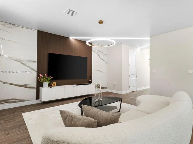 4642 W Pinehurst Trl W, Oakland Park FL 33309