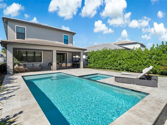 4642 W Pinehurst Trl W, Oakland Park FL 33309