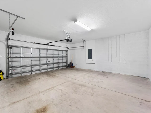 4642 W Pinehurst Trl W, Oakland Park FL 33309