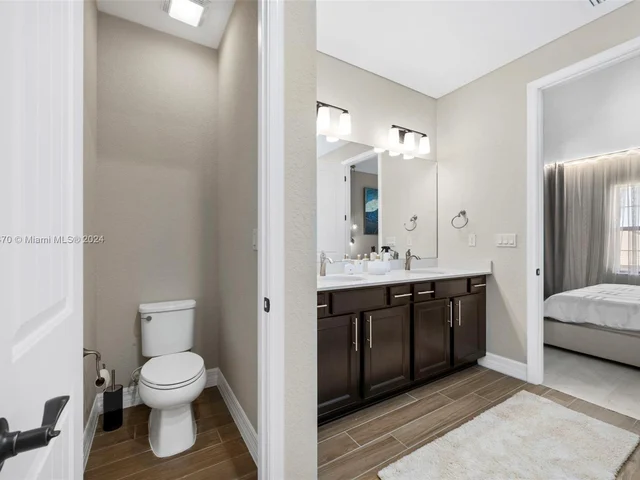 4642 W Pinehurst Trl W, Oakland Park FL 33309