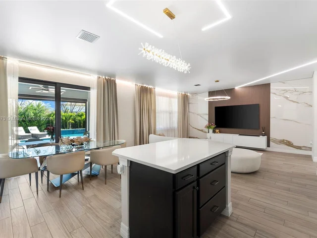 4642 W Pinehurst Trl W, Oakland Park FL 33309