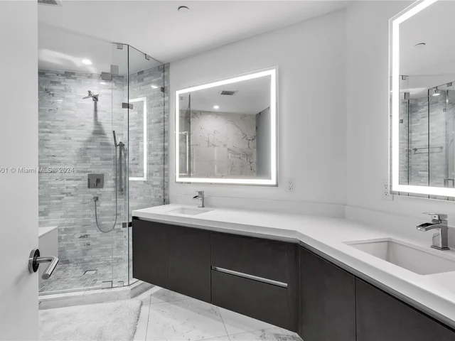 851 NE 1st Ave # 806, Miami FL 33132