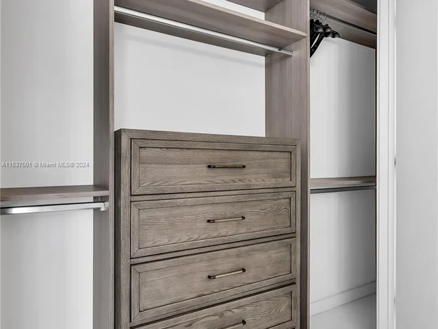 851 NE 1st Ave # 806, Miami FL 33132