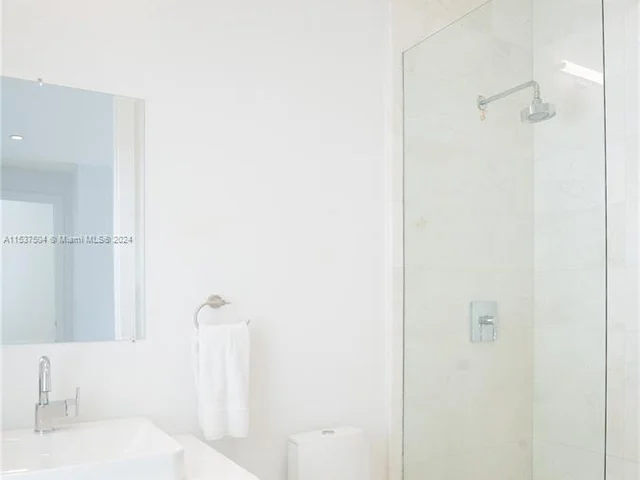 629 Hampton Ln, Key Biscayne FL 33149