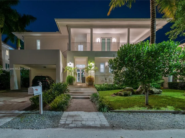 629 Hampton Ln, Key Biscayne FL 33149