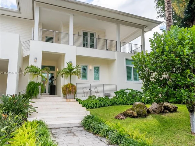 629 Hampton Ln, Key Biscayne FL 33149