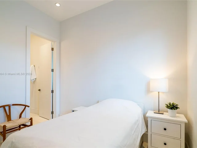 629 Hampton Ln, Key Biscayne FL 33149