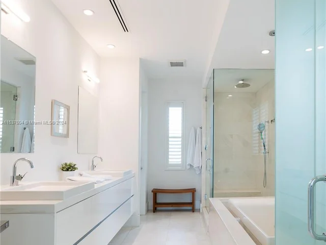 629 Hampton Ln, Key Biscayne FL 33149