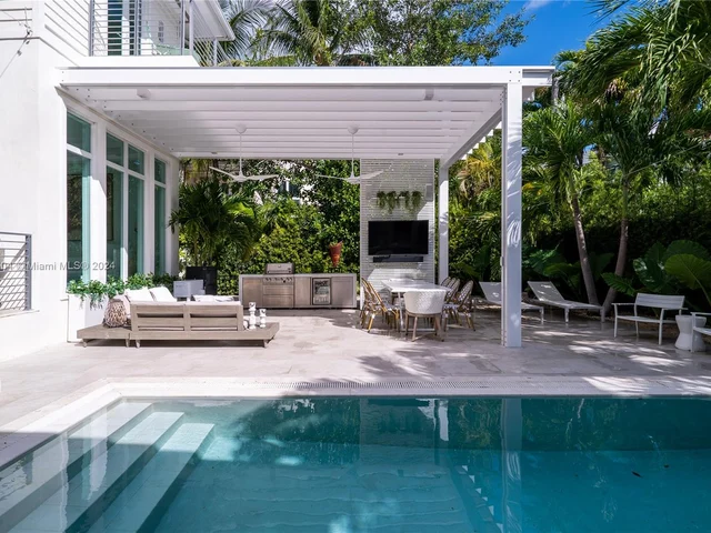 629 Hampton Ln, Key Biscayne FL 33149