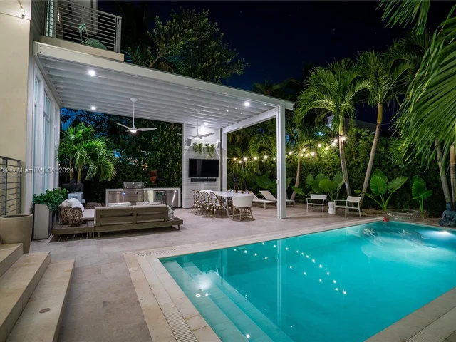 629 Hampton Ln, Key Biscayne FL 33149