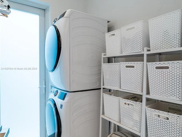 629 Hampton Ln, Key Biscayne FL 33149