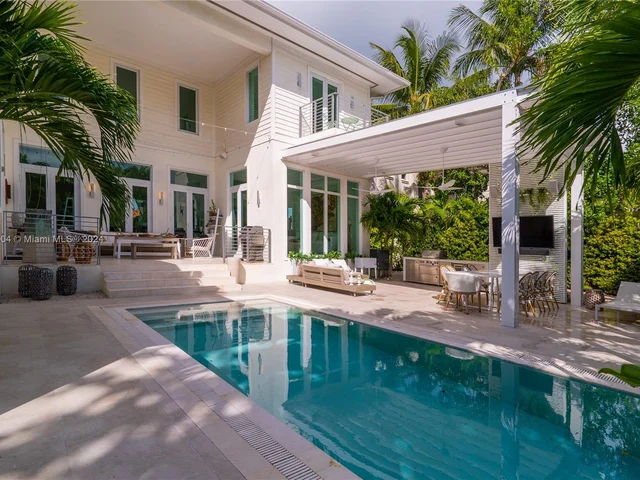 629 Hampton Ln, Key Biscayne FL 33149